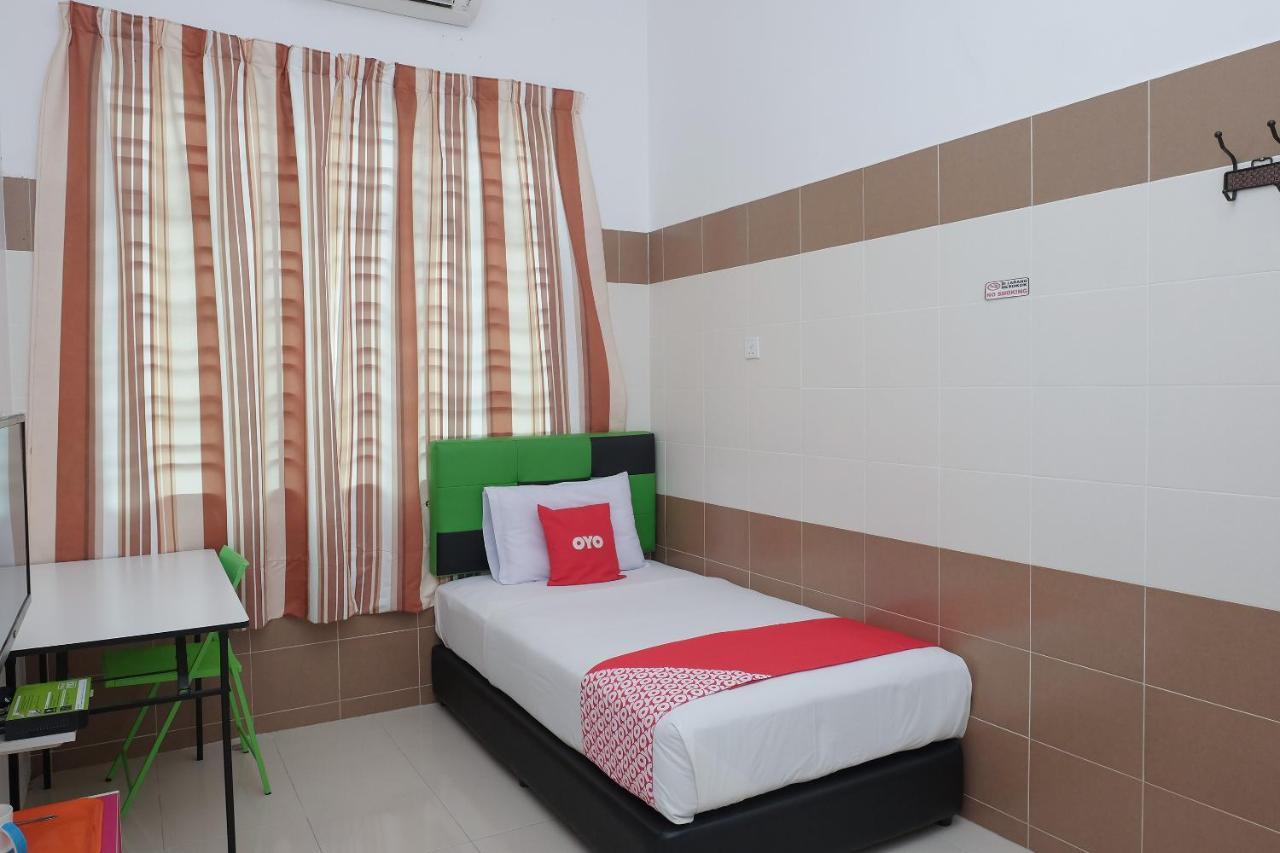 Oyo 90005 Dc Villa Guest House Kuala Rompin Εξωτερικό φωτογραφία