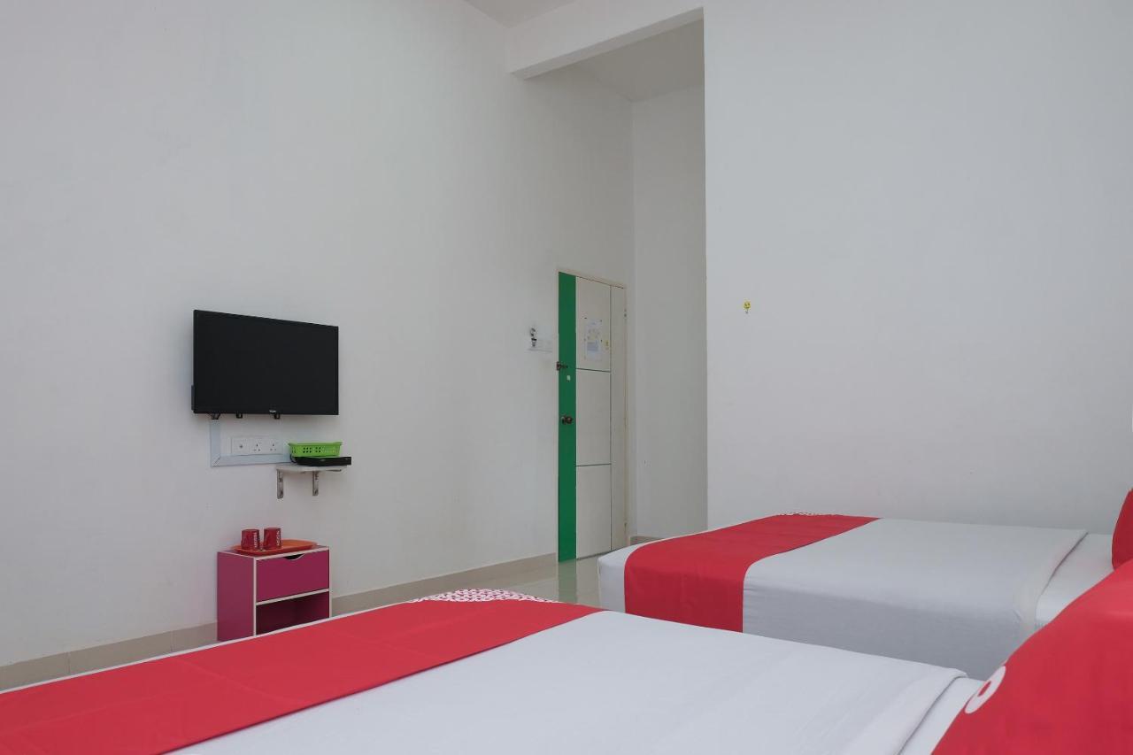 Oyo 90005 Dc Villa Guest House Kuala Rompin Εξωτερικό φωτογραφία